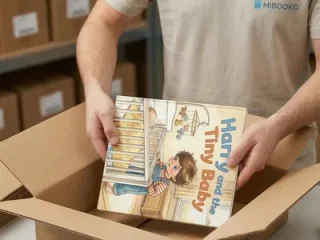 Персонализированная детская книга помещается в коробку для отправки.